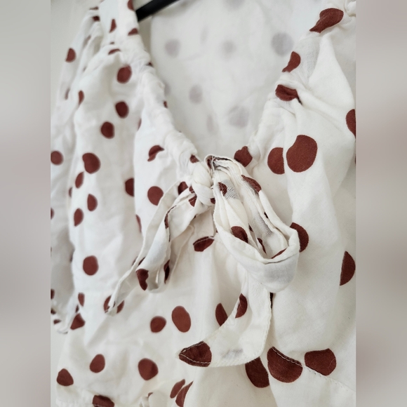 White and brown polka dot cropped puff sleeve top - Picture 5 of 6